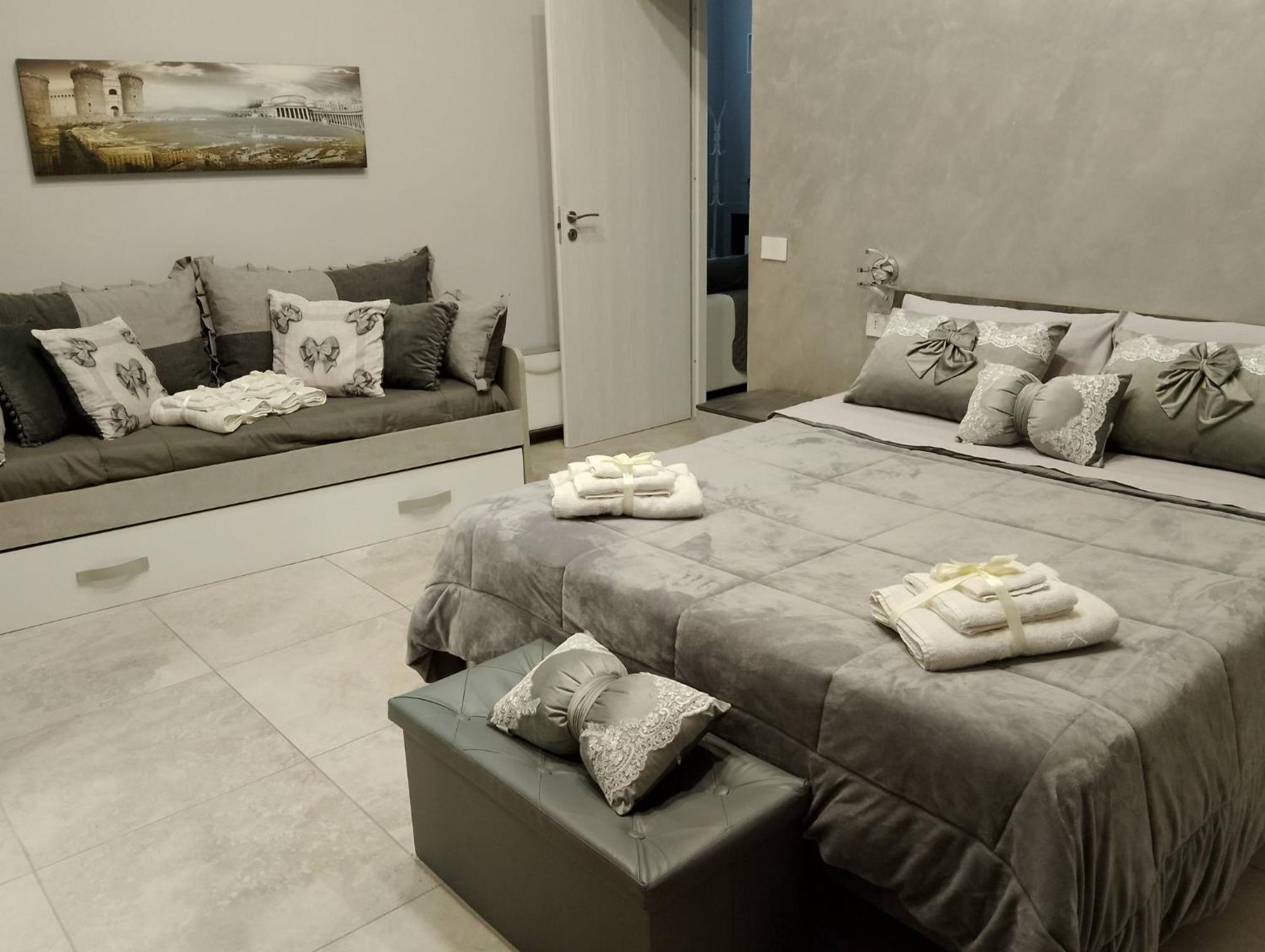 Mary House Napoli Centro Appartement Buitenkant foto